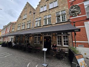 Front - outdoor seating at Poule&Poulette Brugge in Bruges