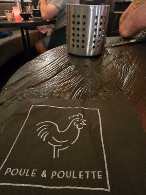 Logo chicken onnapkin at Poule&Poulette Brugge in Bruges