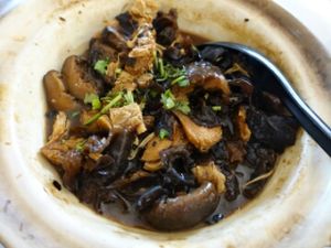 Braised mixed mushroom 猴头菇, 香菇,金针菇 at Kak Lynn's Kitchen in Tangkak