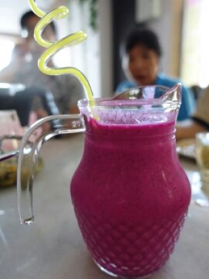 dragon fruit drink at Kak Lynn's Kitchen in Tangkak