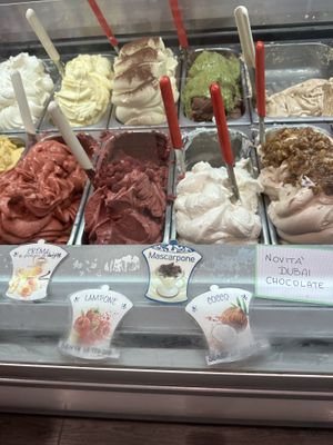 Lampone & Cocco are vegan  at Gelateria Cremi in Toscana