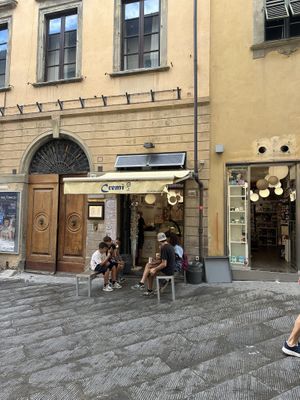 Outside  at Gelateria Cremi in Toscana