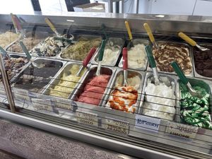 Vegan strawberry & lemon  at Bar Gelateria baradero in Toscana