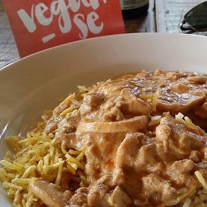 Strogoveg com seitan e creme de castanha de caju at VeGan-se in Brasilia