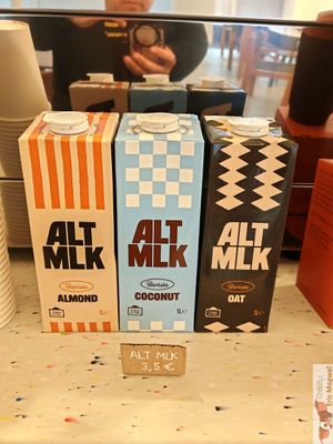 Milk mark choice at Bakea in Paris