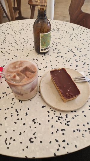 Boisson banana bread + snicker glacé at Bakea in Paris