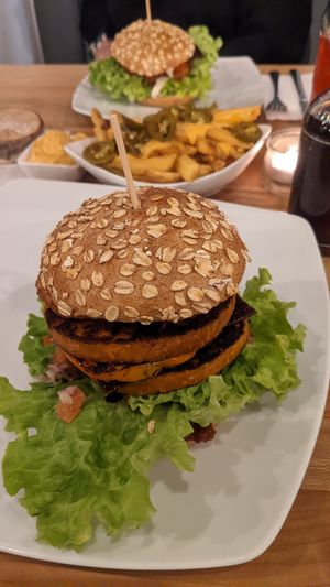 Special Veganuary burger with bacon at Bunte Burger Cologne in Cologne