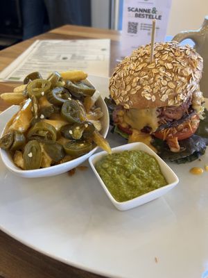 Jackfruit BBQ burger and cheesy jalapeños fries  at Bunte Burger Cologne in Cologne