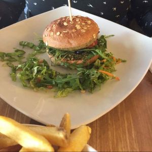 Burger und Pommes at Bunte Burger Cologne in Cologne