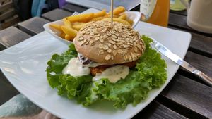 Chikn burger and chips at Bunte Burger Cologne in Cologne
