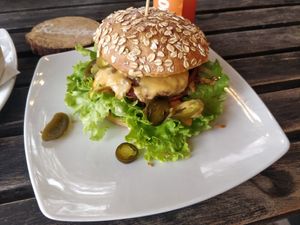 Joppie burger with cheeze and jalapeños at Bunte Burger Cologne in Cologne