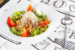Salad "Quinoa Tricolore" (from March menu) at Bunte Burger Cologne in Cologne