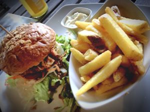 Burger, classic fries, mayo  at Bunte Burger Cologne in Cologne