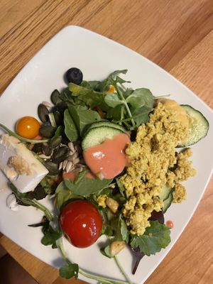 Scrambled tofu and lovely salad   at Bunte Burger Cologne in Cologne