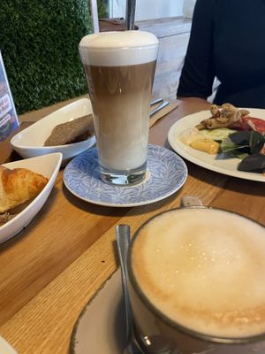 Latte macchiato oat milk   at Bunte Burger Cologne in Cologne