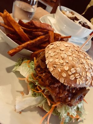 Jackfruit Burger  at Bunte Burger Cologne in Cologne