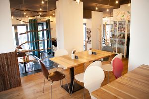 Restaurant interior at Bunte Burger Cologne in Cologne