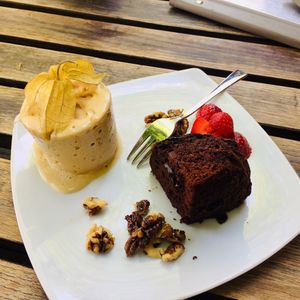 vegan brownie with peanutbutter-icecream!🤤😍 at Bunte Burger Cologne in Cologne