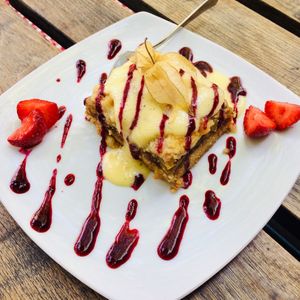 vegan apple-pie with vanilla-sauce ...OMG😍 at Bunte Burger Cologne in Cologne