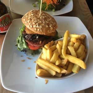Crispy Chickin + truffle fries at Bunte Burger Cologne in Cologne