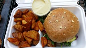 Combo Italy burger + potatoes + lemon grass sauce (8.90 eur) at Bunte Burger Cologne in Cologne