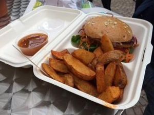 Burger with wedges  at Bunte Burger Cologne in Cologne