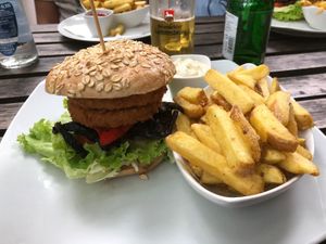 Crispy vegan chickin at Bunte Burger Cologne in Cologne