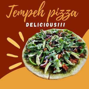 Pizza tempeh vegano at Maria's Restaurant in San Pedro La Laguna