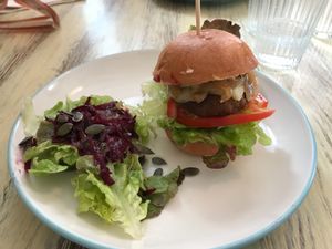 Workers lunch: burger at Zoe Food in Gran Canaria