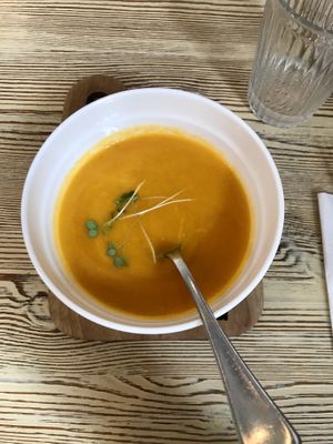 Crema de calabaza & cúrcuma at Zoe Food in Gran Canaria