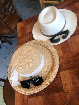 Waiting for meal at Under the Bodhi Tree in Pahoa