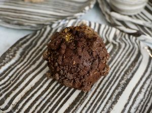 Hazelnut/chocolate pâtisserie at Les Artizans Coffee and Flower in Paris