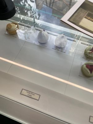  at Les Artizans Coffee and Flower in Paris