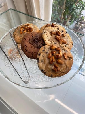  at Les Artizans Coffee and Flower in Paris