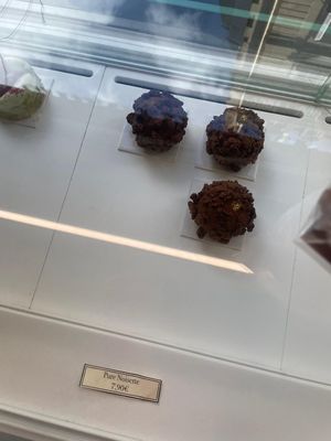  at Les Artizans Coffee and Flower in Paris