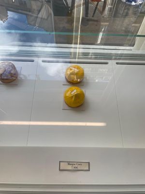  at Les Artizans Coffee and Flower in Paris