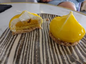  at Les Artizans Coffee and Flower in Paris