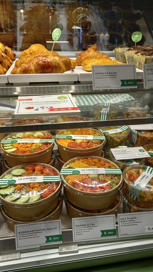 vegan croissant & muffin at Le Crobag Veggie in Hannover