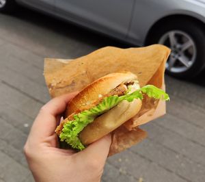 Schnitzelbrötchen at Die Vegane Fleischerei in Cologne