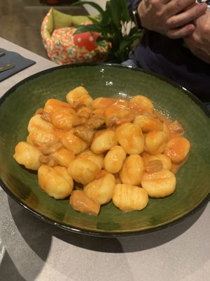Gnocchi con crema di pomodorini arrosto e melanzane  at Vegitalian in Salzburg