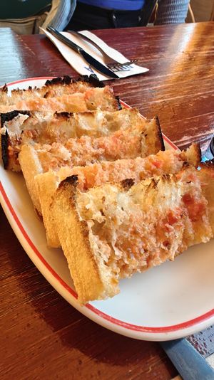 Coca bread with tomato at Buffala L’Escala in Cataluña