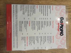 Menu, with 3 vegan options clearly marked. What's not marked is that the last two momos (vegetales y mix de champinoes) are also vegan at Go! Momo Dumplings in Pichincha