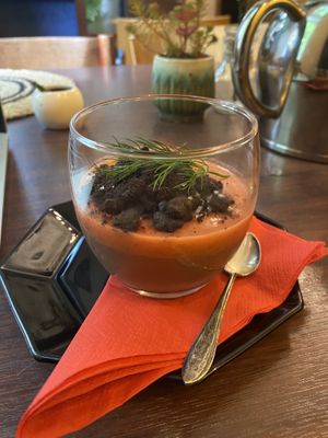 chocolademousse met aardbeiencoulis en oreokruimels  at Café Gilde in Amsterdam