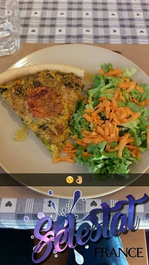 tarte aux légumes et salade verte at L'Acoustic in Selestat