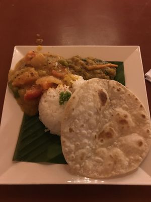 Two different vegan curries (I can’t remember their names) with rice& chapati at Ganesha Restaurante in Cartagena