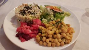 Dish of the day with Taboule and chickpeas at Baratza Kafea in Pamplona