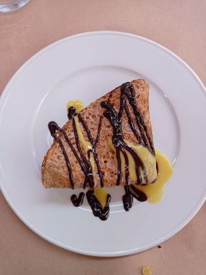 Crepes de trigo sarraceno con fruta salteada at Baratza Kafea in Pamplona