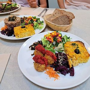 Weekend menú is so luxury!
Delicious vegan and balance  food. at Baratza Kafea in Pamplona