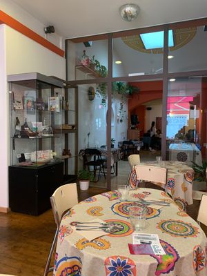 Ambiente y comedor muy acogedor at Baratza Kafea in Pamplona