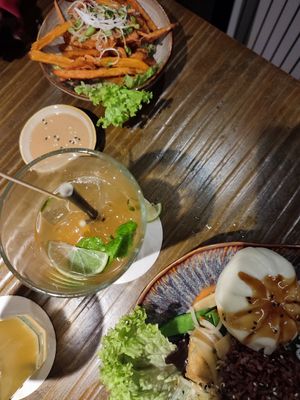 Süßkartoffeln Pommes, Mango Limo, Dumping Bowl at Silky Vegetarian in Dresden